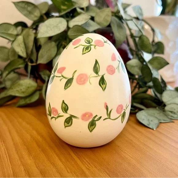 Ceramic Egg with Pink and Green Floral Design Signed Cheri - Picture 1 of 6